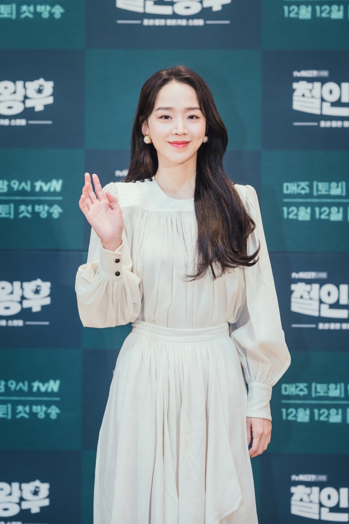 드라마 '조선구마사'가 역사 왜곡 논란으로 물의를 빚고 있는 가운데, '철인왕후'에 출연한 배우 신혜선까지 논란이 번지고 있다. /사진=CJ ENM 제공
