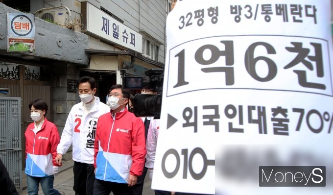 [머니S포토] 오세훈 후보, 가리봉동 도시재생사업현장 방문