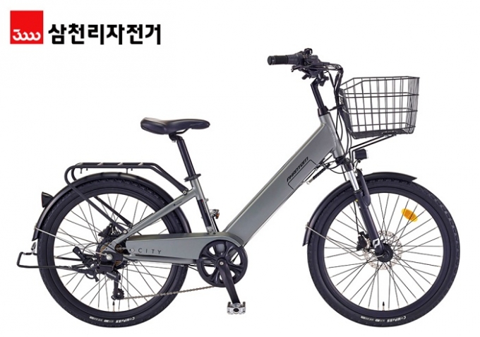 삼천리자전거가 29일 도심 주행에 최적화된 전기자전거 신제품 ‘팬텀 시티’를 출시했다. /사진제공=삼천리자전거