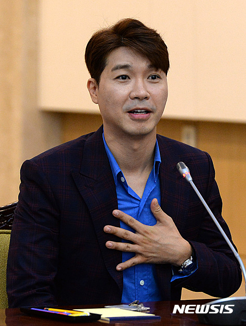 방송인 박수홍이 친형에게 30여년 간의 출연료를 받지 못한 사실이 드러난 가운데, 박수홍의 조카로 추정되는 인물이 '횡령한 적 없다'는 취지의 말을 한 것으로 전해졌다. /사진=뉴시스