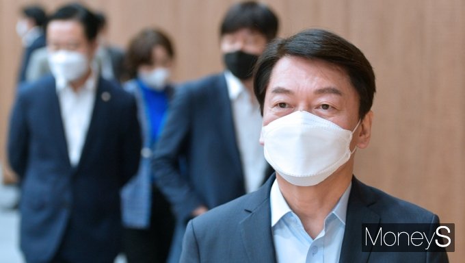 [머니S포토] 이틀 앞 재보궐 '안철수' 투표 독려 등 관련 긴급 기자회견