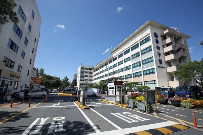 서울 동작구는 인공지능 재활용품 자동회수기 ‘네프론’을 이달 중 시범설치하고 운영에 나선다. / 사진제공=동작구청