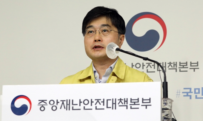 정부가 12일부터 적용할 사회적 거리두기 조정안을 오는 9일 발표할 것으로 보인다. 사진은 윤태호 중앙사고수습본부 방역총괄반장. /사진=뉴스1