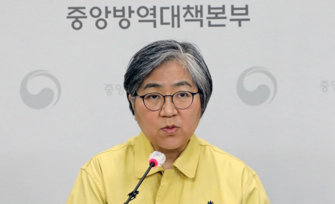 정은경 질병관리청장이 22일 충북 청주시 오송읍 질병관리청 브리핑실에서 코로나19 중앙방역대책본부 브리핑을 하고 있다. /사진=장수영 뉴스1 기자