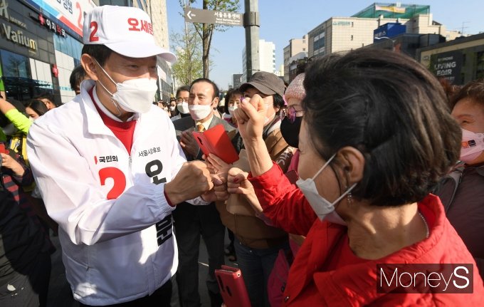 [머니S포토] 오세훈 '시민들에게 지지호소'