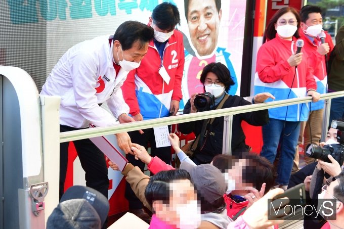 [머니S포토] 오세훈 후보, 강서구 시민들에게 지지호소