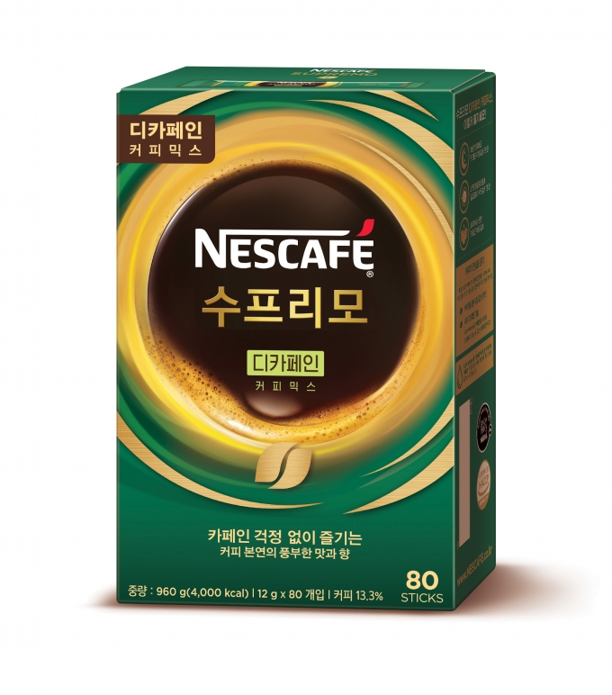 롯데네슬레코리아는 카페인을 줄이고 커피의 맛과 향은 풍부하게 살린 ‘네스카페 수프리모 디카페인 커피믹스’를 출시했다. (롯데네슬레코리아 제공)