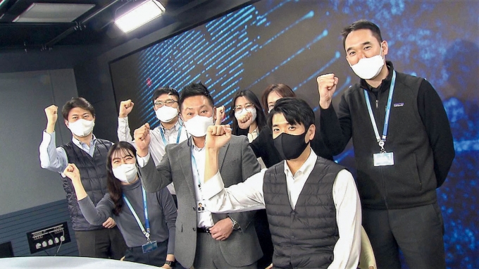 (왼쪽부터) 미디어전략팀 최진혁 수석, 김다인 주임, 장동하 주임, 이대희 팀장, 이경아 주임, 강혜원 수석, 고결 주임, 동종화 수석/사진=삼성증권