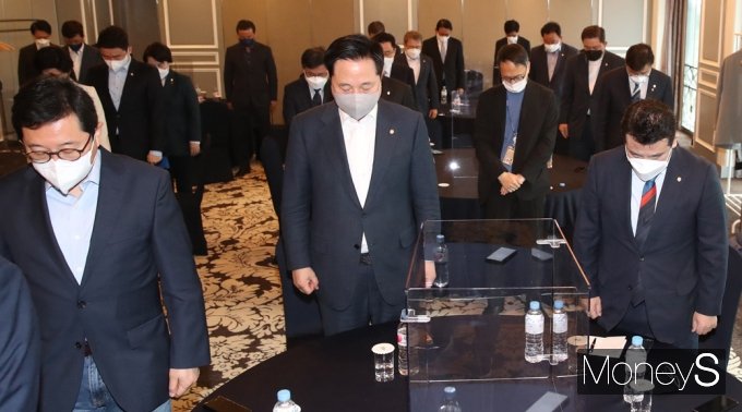 [머니S포토] 재보선 참패, 민주당 쇄신 진로위한 '재선의원' 간담회