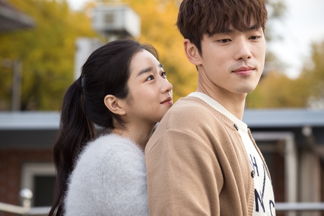 배우 김정현이 드라마 촬영 중 스킨십을 하지 못하게 조종했다는 논란이 불거진 서예지가 예정된 일정을 그대로 소화한다. /사진= ㈜바른손이앤에이