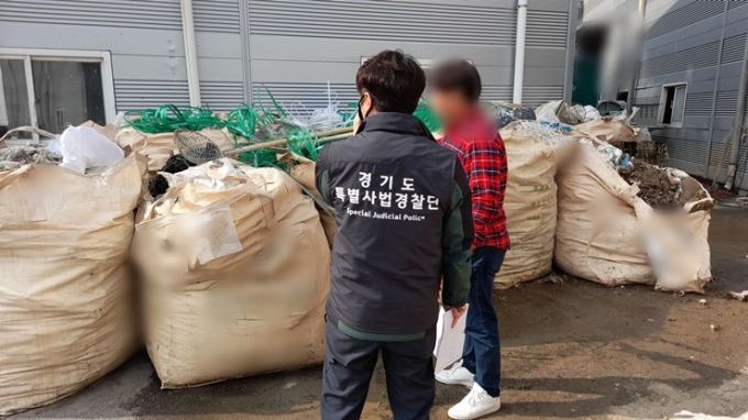 경기도 특별사법경찰단 단속현장. / 사진제공=경기도 특사경