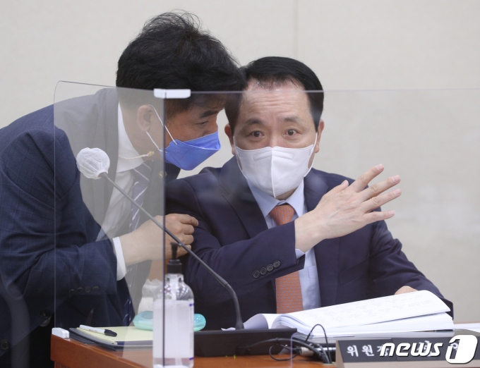 이해충돌방지법이 오는 29일 본회의에서 최종 통과될 전망이다. 이해충돌방지법은 공직자의 공무와 관련된 사익추구 행위를 예방하고 사후 처벌을 도입한다.