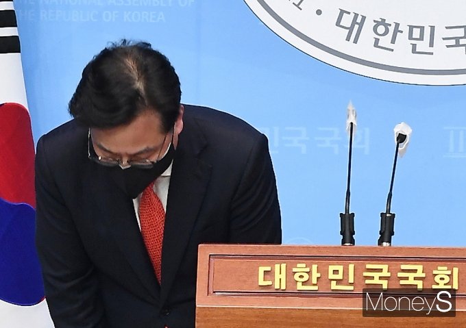 [머니S포토] 당직자 폭행논란 '송언석' 결국 국힘 떠나...