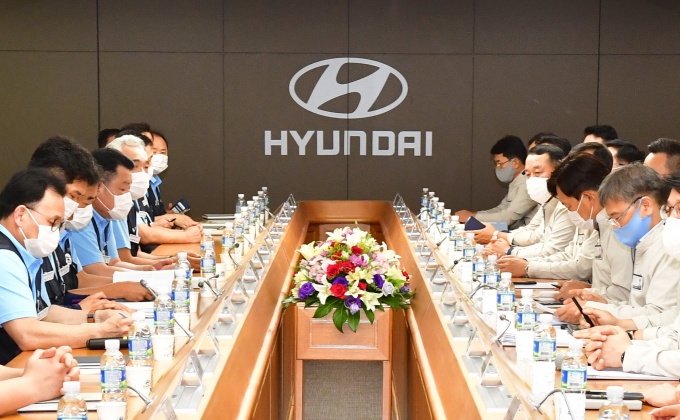 지난해 8월13일 현대자동차 노사가 울산공장 본관에서 임금 및 단체협상 상견례를 갖고 있다. / 사진=현대자동차