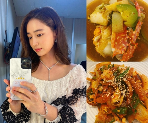 배우 이민정은 24일 인스타그램을 통해 직접 요리한 꽃게탕, 낙지볶음이 담긴 사진을 공개했다. /사진=이민정 인스타그램