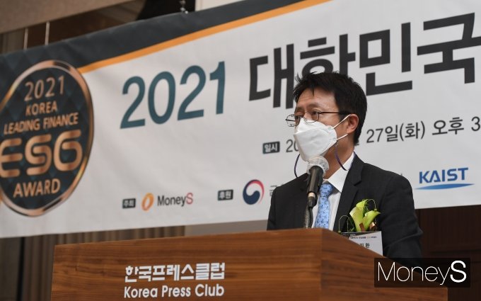 [머니S포토] 심사평 전하는 이지환 카이스트 교수