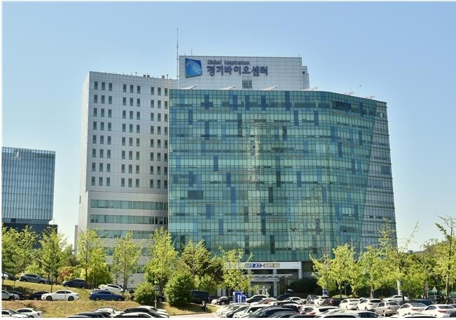 경기도와 경기도경제과학진흥원이 의료현장에서 필요로 하는 신약 및 치료제 개발을 위해 공동연구에 참여할 4개 의료기관을 모집한다. 사진은 경기바이오센터. /사진=경과원
