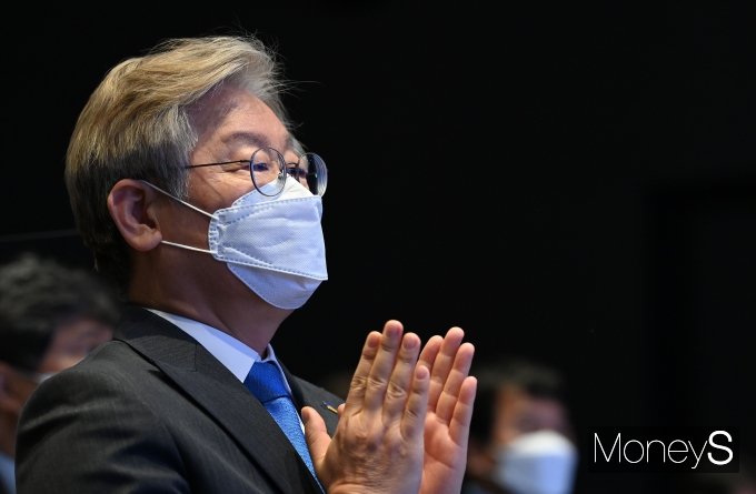 이재명 경기도지사가 송영길 당 대표를 비롯해 새롭게 선출된 지도부에 축하 인사를 전했다. /사진=임한별 기자
