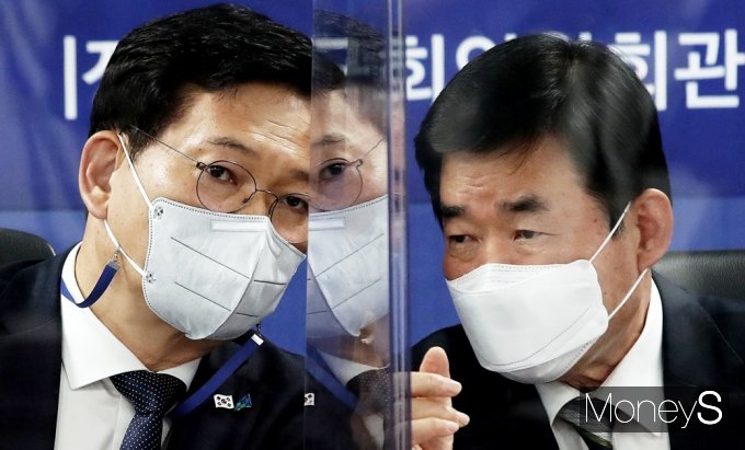 [머니S포토] 與 부동산 특위, 머리 맞댄 송영길과 김진표