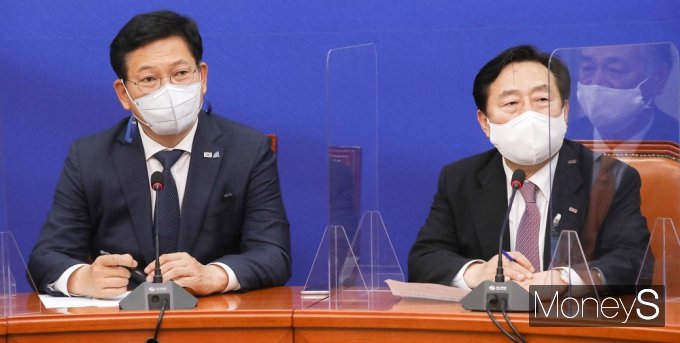 [머니S포토] 중기중앙회 與 예방, 발언하는 김기문 중기중앙회장