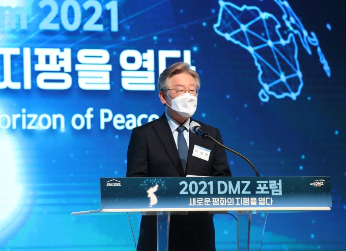  ⵵ 21 68Ⱓ ̾ DMZ   ؼϰ,  Ѿ ȭ   Ѵ١ ߴ. / =⵵