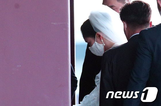 서경배 아모레퍼시픽그룹 회장이 장녀 서민정씨와 결혼한 맏사위 홍정환 보광창업투자 투자심사총괄에게 증여한 주식 10만주를 약 4개월만에 회수했다./사진=뉴스1