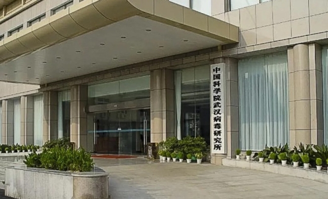 중국 우한 바이러스 연구소 직원 3명이 코로나19 유행 직전 코로나19 유사 증세로 병원치료를 받은 사실이 있다는 외신 보도가 나왔다. 사진은 중국 우한 바이러스 연구소. /사진=웨이보 캡처