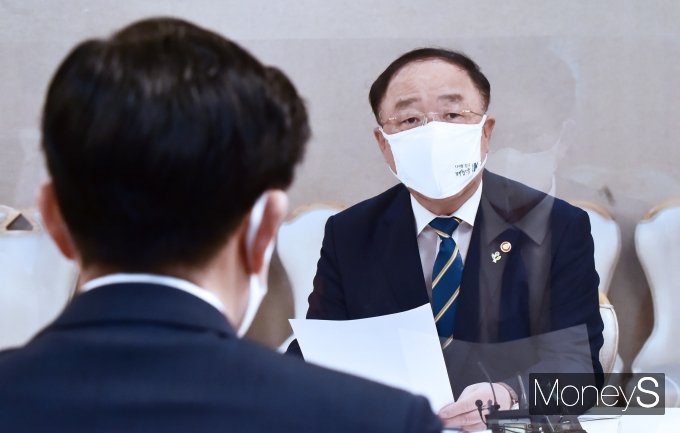 [머니S포토] 홍남기 