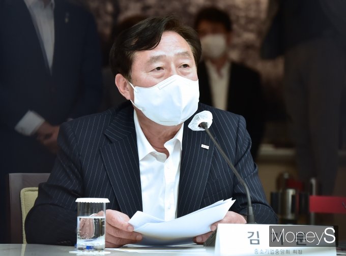 [머니S포토] 총리·경제단체 간담회, 인사말 전하는 김기문 중기중앙회장