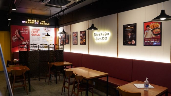 대표 치킨 프랜차이즈 임영웅의 마늘치킨명가 티바두마리치킨이 배달앱과 제휴를 맺어 가맹점에 광고비 및 수수료 할인 혜택을 제공하고 있다.(신라외식개발 제공)