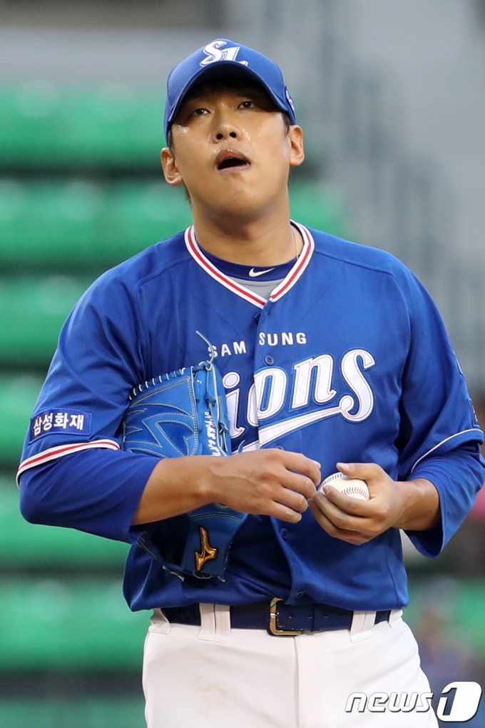 윤성환이 야구로 보답할 길은 끊겼다. 2019.8.4/뉴스1 © News1 민경석 기자