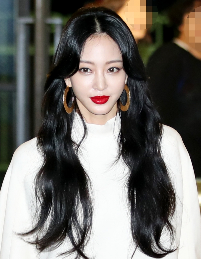 한예슬이 지난 4일 인스타그램에 "조만간 썰 풀어드릴께요 기대해주세요. 나도 이제는 못 참아. 어디 끝까지 가보자고"라는 글을 게재하며 누리꾼이 해당 게시물에 남긴 질문 댓글에 답변하는 형식으로 루머를 해명했다. 사진은 한예슬이 지난 2019년 서울 성동구에서 열린 한 행사에 참여할 당시의 모습. /사진=뉴스1