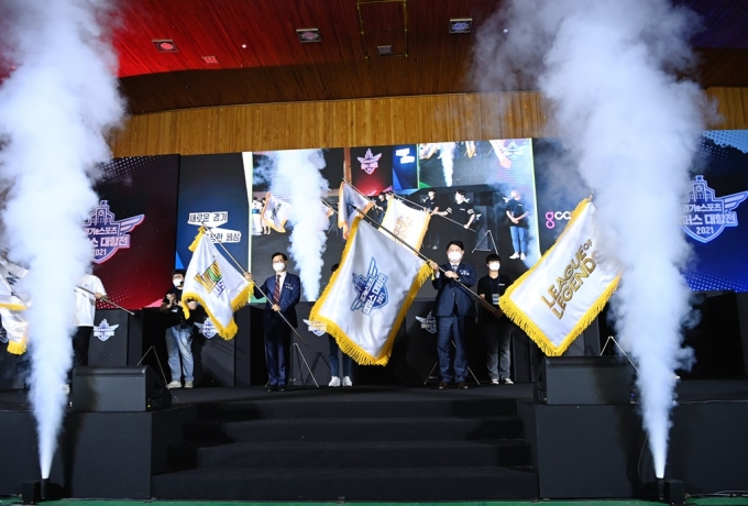 경기도가 이(e)스포츠 산업 육성과 코로나로 침체된 대학문화 부흥을 위해 개최한 ‘경기 이(e)스포츠 캠퍼스 대항전’의 종목별 우승 캠퍼스 3곳이 가려졌다. / 사진제공=경기도