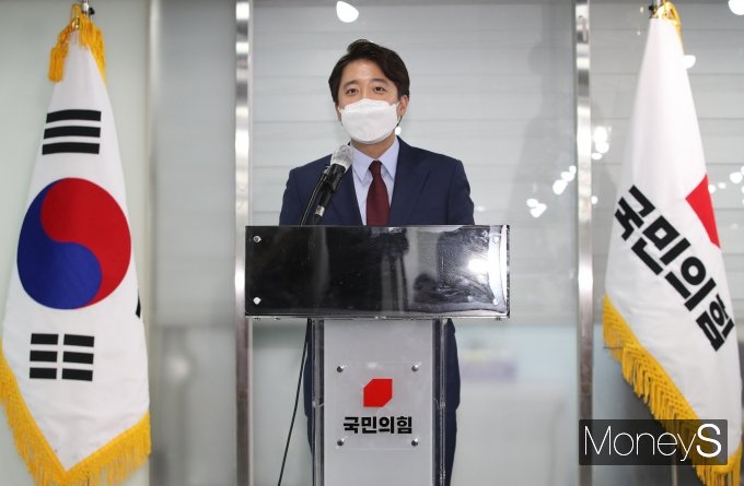 이준석 국민의힘 당대표 후보가 지난달 20일 오후 서울 여의도 국민의힘 당사에서 당대표 출마 선언을 하고 있다./사진=장동규 기자