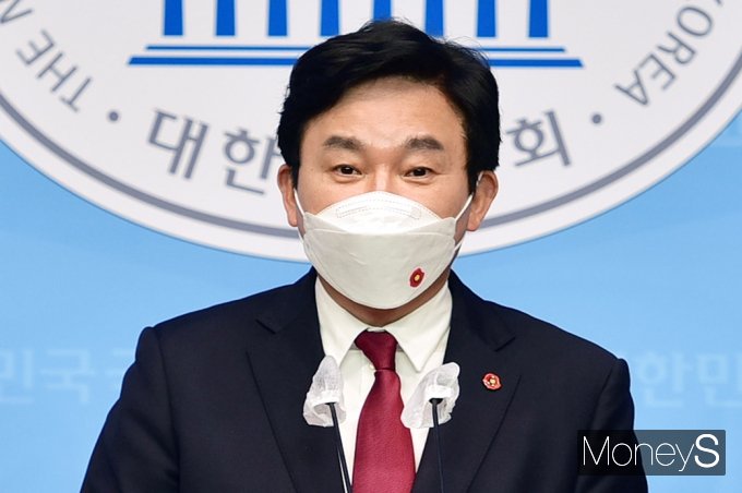 원희룡 제주도지사가 지난 4월 13일 서울 여의도 국회 소통관에서 일본의 후쿠시마 원전 오염수 방류 결정을 강력 규탄하는 기자회견을 하고 있다./사진=임한별 기자 