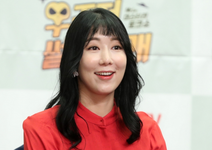 방송인 사유리가 돌싱(이혼 경험이 있는 사람)과 결혼하고 싶다고 고백해 눈길을 끌고 있다. 사진은 지난 2018년 서울 상암동 스탠포드호텔에서 방송인 사유리가 질문을 듣는 모습./사진=뉴시스