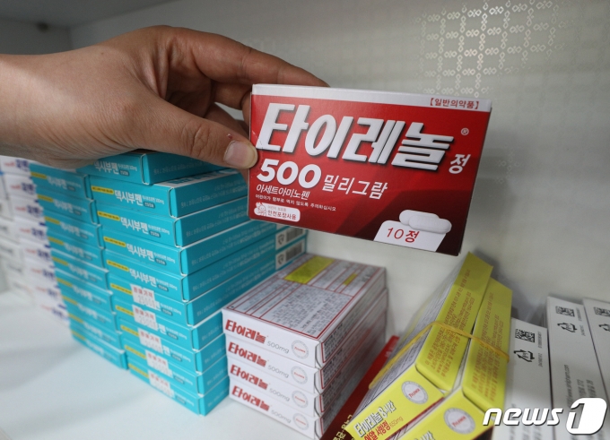서울의 한 약국에서 타이레놀을 판매하고 있다./뉴스1 © News1 신웅수 기자