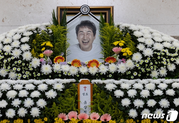 [사진] '2002 월드컵 영웅' 故 유상철 감독 영정