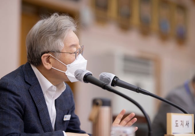 이재명 경기도지사는 13일 "당장 고통받는 청소년 노동자부터 지켜야 한다"며 국회 차원의 입법을 요청했다. / 사진제공=뉴시스