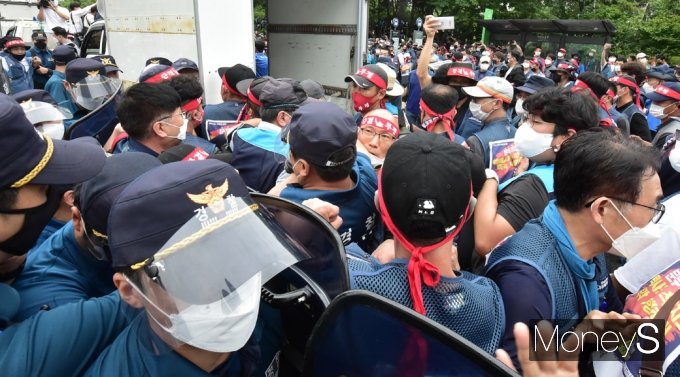[머니S포토] 경찰·택배노조 충돌, 