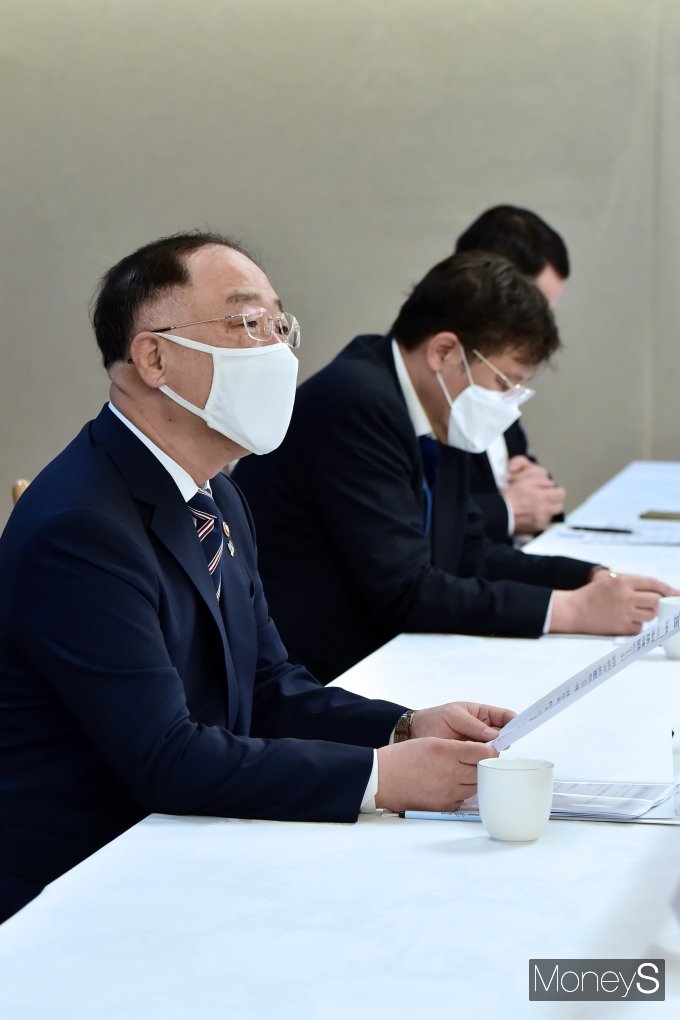 [머니S포토] 홍남기 