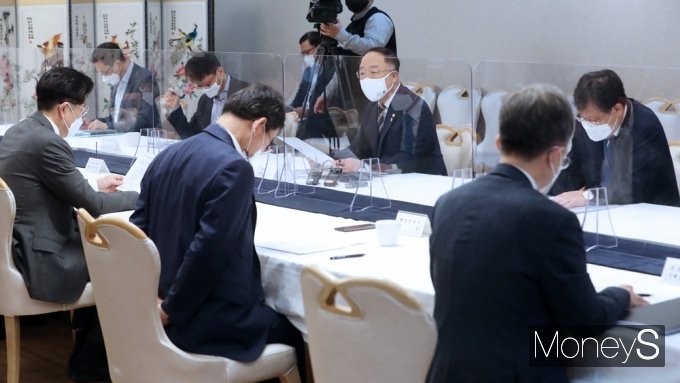 [머니S포토] 홍남기 