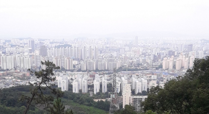 6월 둘째주 광주지역 아파트 매매가격과 전세가격의 상승폭이 확대됐다.광주광역시 북구 두암지구 아파트 전경/사진=머니S DB.