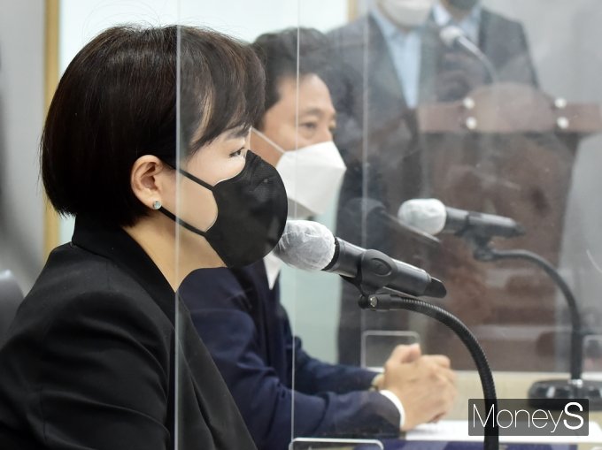 [머니S포토] 권익위 전현희 