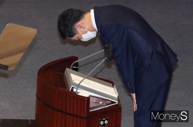 [머니S포토] 인사하는 김기현 원내대표