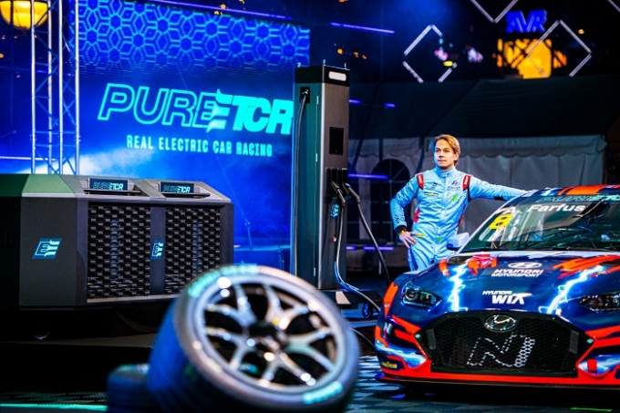 ڵ  귣 N ͽ 뿡 ȭ  δ.  ׷ ҿ   ν N ETCR, ̹ ƿ챸 Ǫ(Augusto Farfus) . /=ڵ
