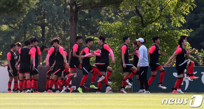 올림픽 축구대표팀 선수들이 23일 오후 경기도 파주시 파주트레이닝센터(NFC)에서 훈련을 하고 있다. 2021.6.23/뉴스1 © News1 박세연 기자