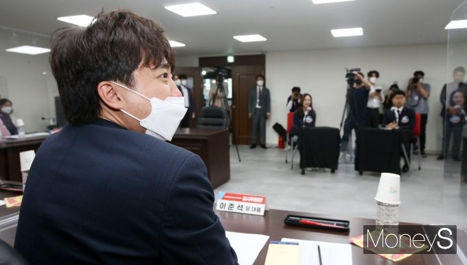 [머니S포토] 나는국대다 토론배틀 '이준석' 대표, 오늘은 심사위원장으로...