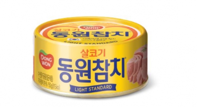 이달부터 참치캔 가격이 껑충 뛴다. 2일 식품·편의점 업계에 따르면 이달부터 편의점에서 판매되는 동원F&B 가격이 10~11%가량 올랐다./사진제공=뉴시스(동원F&B 공식홈페이지 갈무리)