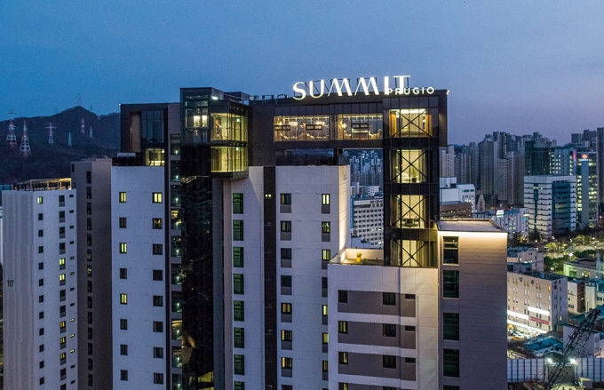 대우건설 최대주주 KDB인베스트먼트(이하 KDBI)는 지난 5일 온라인 기자회견을 열고 호남 기반 건설업체인 중흥건설 컨소시엄을 매각 우선협상대상자로 선정했다. /사진제공=대우건설